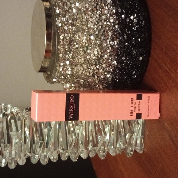 Valentino Donna Born in Roma Intense Eau de Parfum Travel Spray, New In Sealed B - Picture 2 of 4